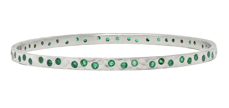 Contemporary 2.70 CTW Emerald 14 Karat White Gold Hammered Bangle Bracelet